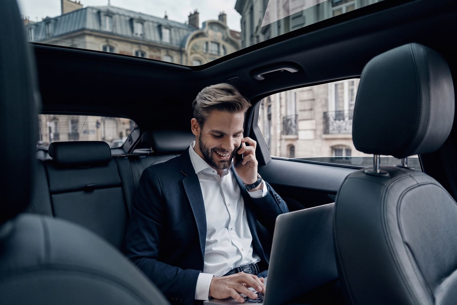 Chauffeur Dreams Prestige accueillant un client pour un trajet vers Épinal et les Vosges